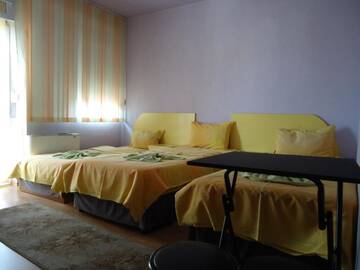 Фото номера Трехместный номер с балконом Отель Dionis Hotel г. Петрич 12