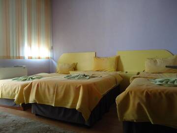 Фото номера Трехместный номер с балконом Отель Dionis Hotel г. Петрич 11