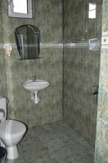 Фото номера Трехместный номер с балконом Отель Dionis Hotel г. Петрич 14