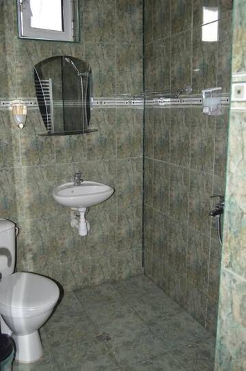 Фото номера Трехместный номер с балконом Отель Dionis Hotel г. Петрич 5