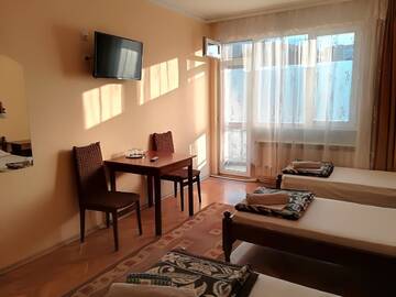 Фото номера Трехместный номер Гостевой дом Family Hotel May г. Петрич 4