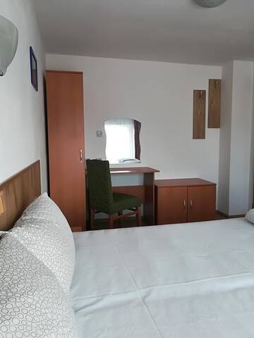 Фото номера Двухместный номер с 2 отдельными кроватями Гостевой дом Family Hotel May г. Петрич 3