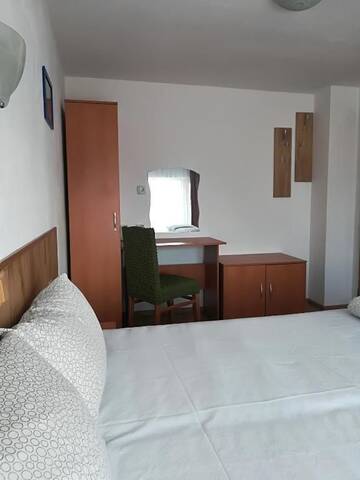 Фото номера Двухместный номер с 2 отдельными кроватями Гостевой дом Family Hotel May г. Петрич 16