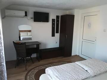 Фото номера Двухместный номер с 2 отдельными кроватями Гостевой дом Family Hotel May г. Петрич 18