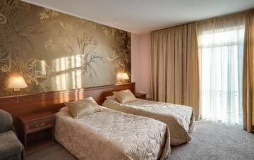 Фото номера Двухместный номер с 2 отдельными кроватями Отель Hotel BATS г. Петрич 3